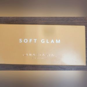 Anastasia beverly hills soft glam make up palette